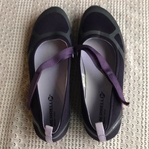Merrell strapped flats